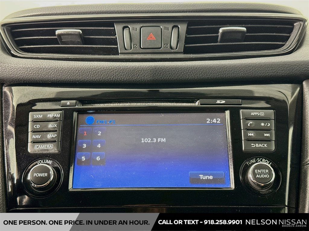 Certified 2017 Nissan Rogue SV w/ SV Premium Package FWD image 15