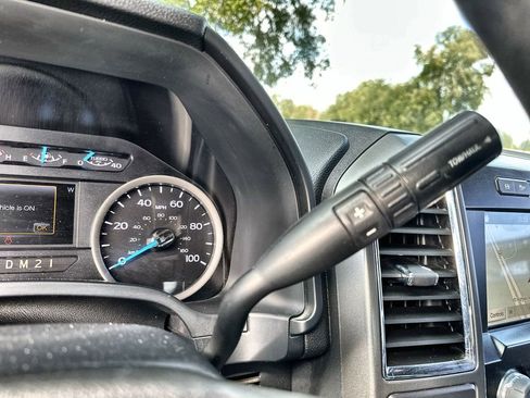 Used 2017 Ford F250 XLT w/ XLT Premium Package image 19