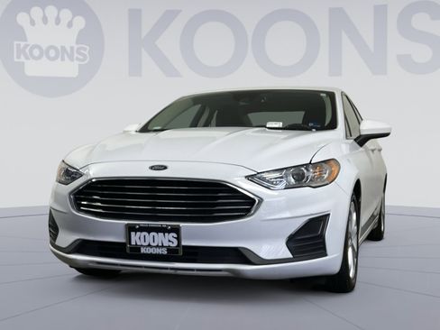 Used 2019 Ford Fusion SE image 1