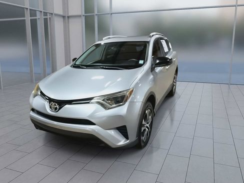 Used 2016 Toyota RAV4 LE AWD/4WD image 9