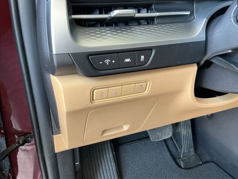 Used 2022 Kia Carnival LX image 26