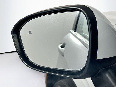 Used 2024 Mitsubishi Outlander SE image 16