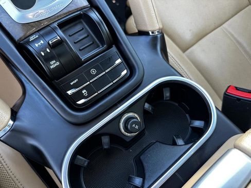 Used 2018 Porsche Cayenne Platinum Edition w/ Premium Package image 38