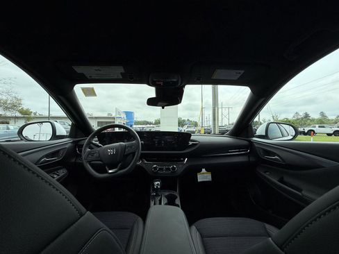 New 2025 Buick Envista Preferred image 11