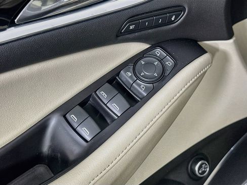Used 2020 Buick Enclave Premium w/ Sun and Sites Package FWD image 21
