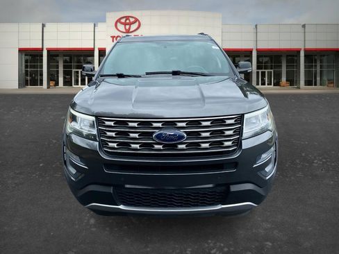 Used 2017 Ford Explorer XLT w/ Equipment Group 202A FWD image 2
