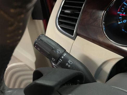 Used 2010 Ford Taurus SEL image 24