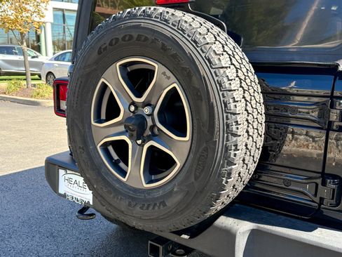 Used 2018 Jeep Wrangler Sport S image 8