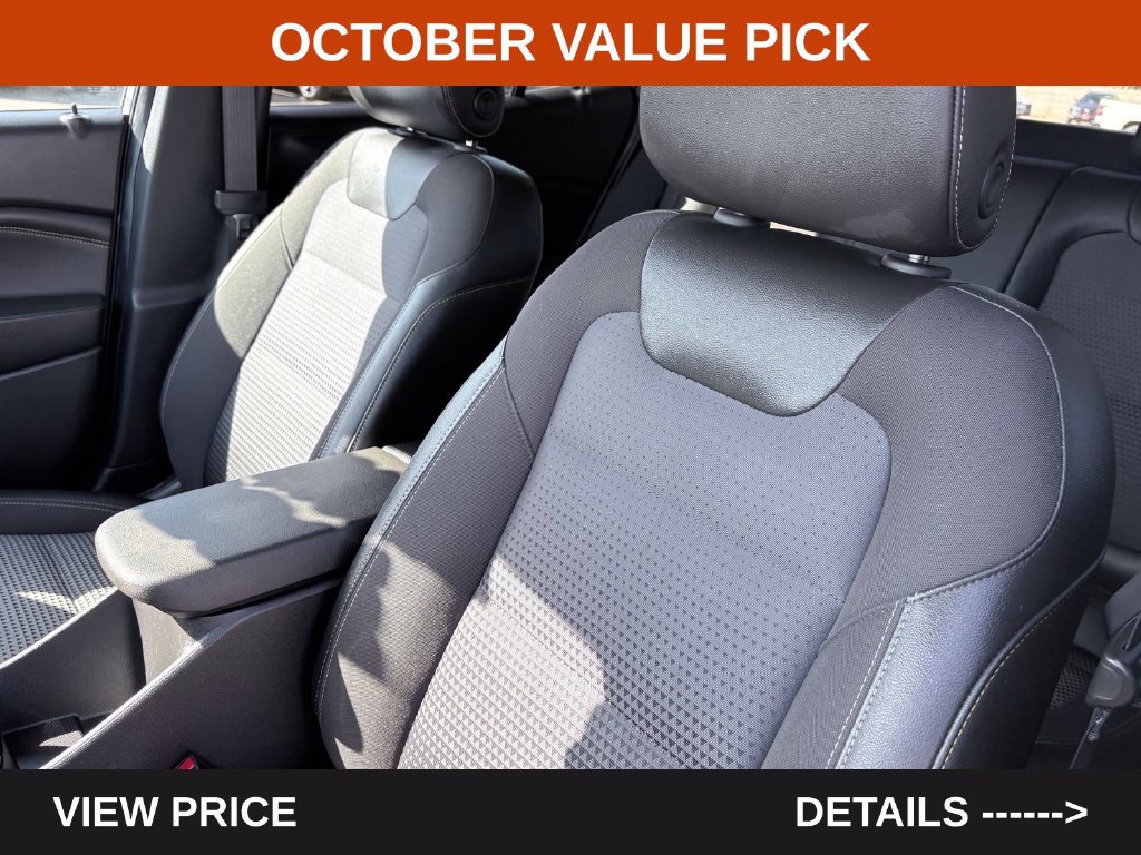 Used 2025 Chevrolet Trax LT FWD image 11