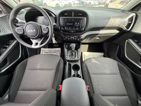 Used 2023 Kia Soul LX w/ LX Technology Package FWD image 18