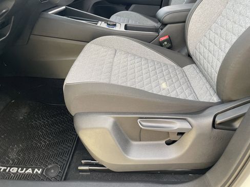 Used 2025 Volkswagen Tiguan S image 19