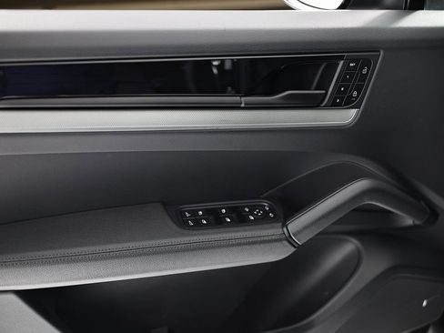 Certified 2024 Porsche Cayenne image 18