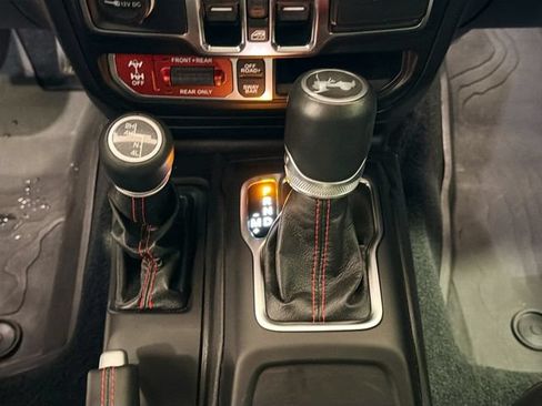 Used 2021 Jeep Wrangler Unlimited Rubicon AWD/4WD image 15