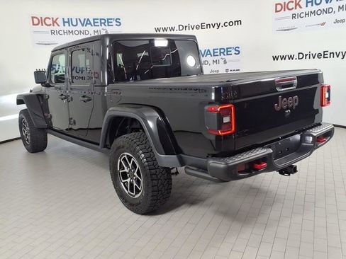 Used 2025 Jeep Gladiator Rubicon AWD/4WD image 6