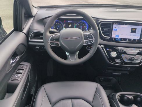 New 2026 Chrysler Voyager LX image 15