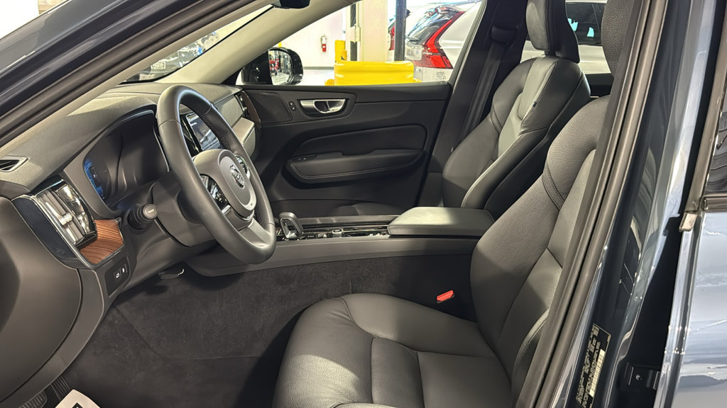 Used 2024 Volvo XC60 T8 Plus w/ Protection Package Premier AWD/4WD image 10