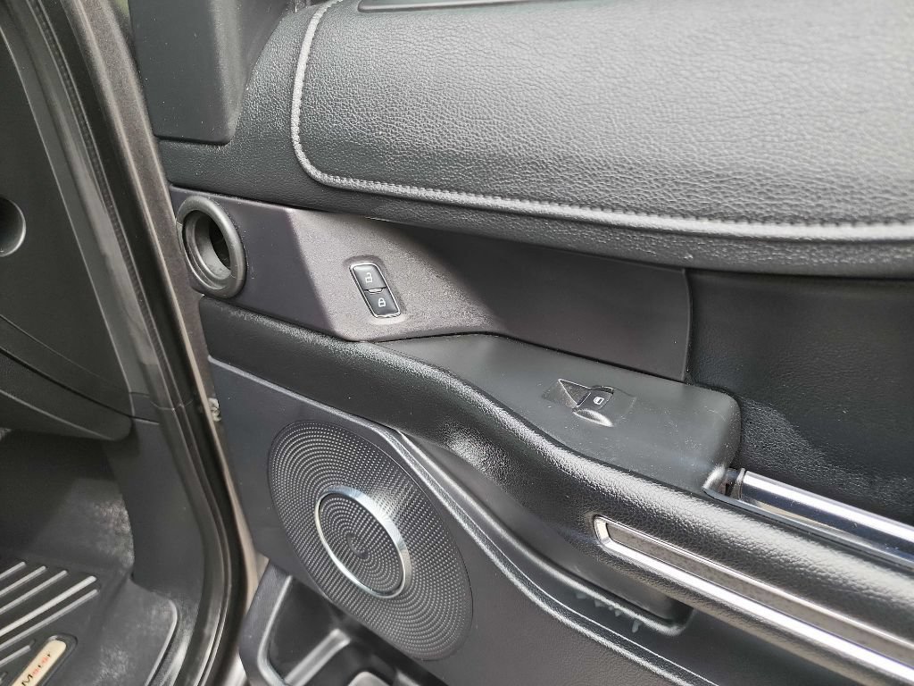 Used 2019 Ford Expedition XLT w/ Equipment Group 202A RWD image 40