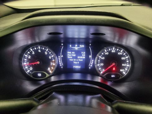 Used 2020 Jeep Renegade Altitude FWD image 23