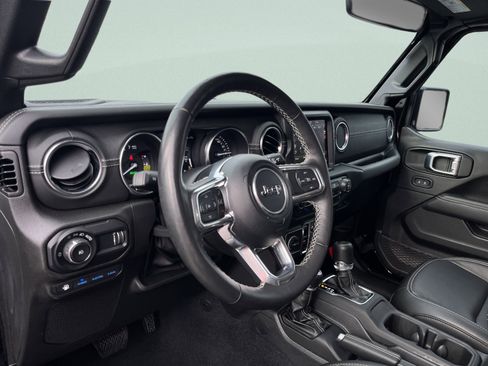 Used 2023 Jeep Wrangler Sahara w/ Cold Weather Group image 19