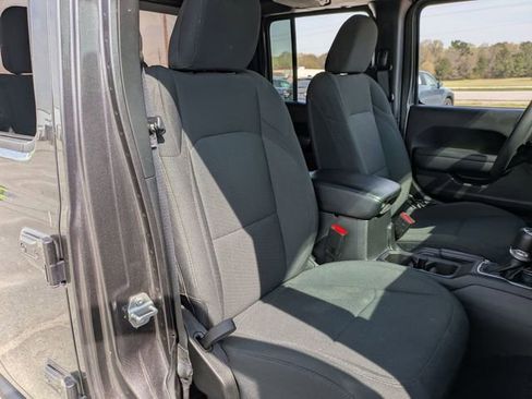 Used 2023 Jeep Gladiator Willys image 34