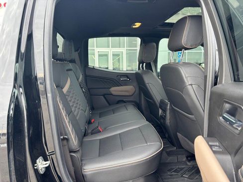 Used 2024 GMC Canyon Denali image 12