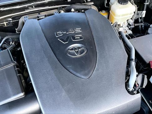 Used 2016 Toyota Tacoma TRD Off-Road w/ Premium & Technology Package AWD/4WD image 31