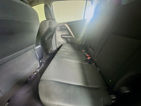 Used 2018 Toyota RAV4 LE FWD image 25