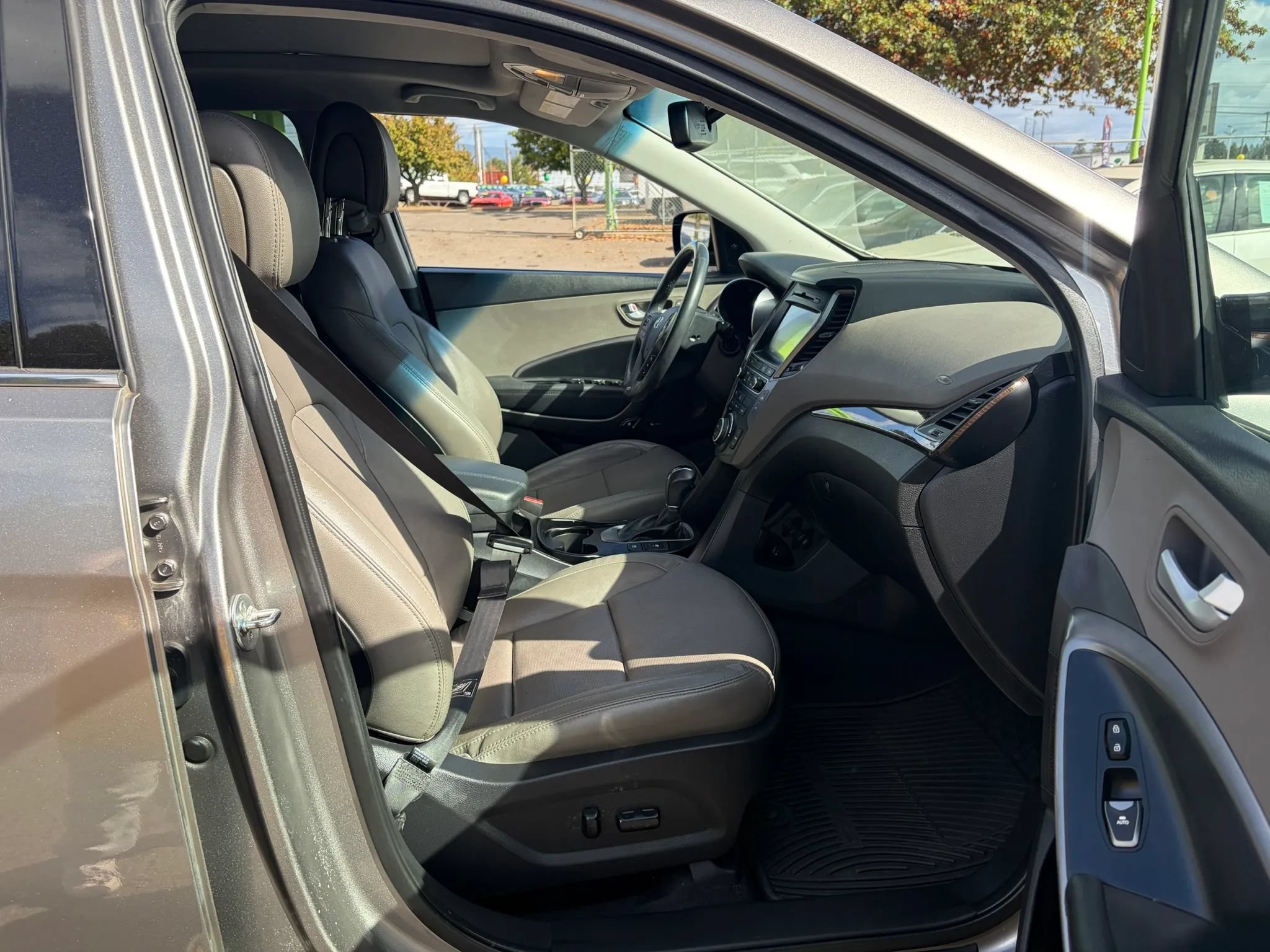 Used 2017 Hyundai Santa Fe Sport w/ 2.4L Tech Package 04 FWD image 16