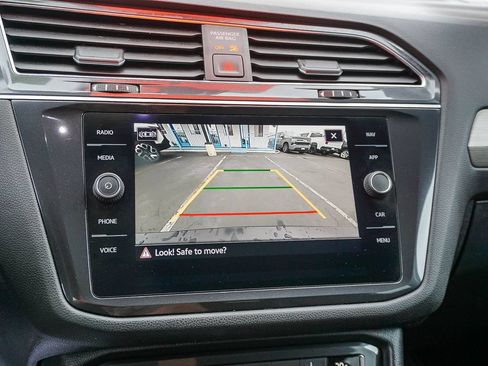 Used 2021 Volkswagen Tiguan SEL FWD image 24