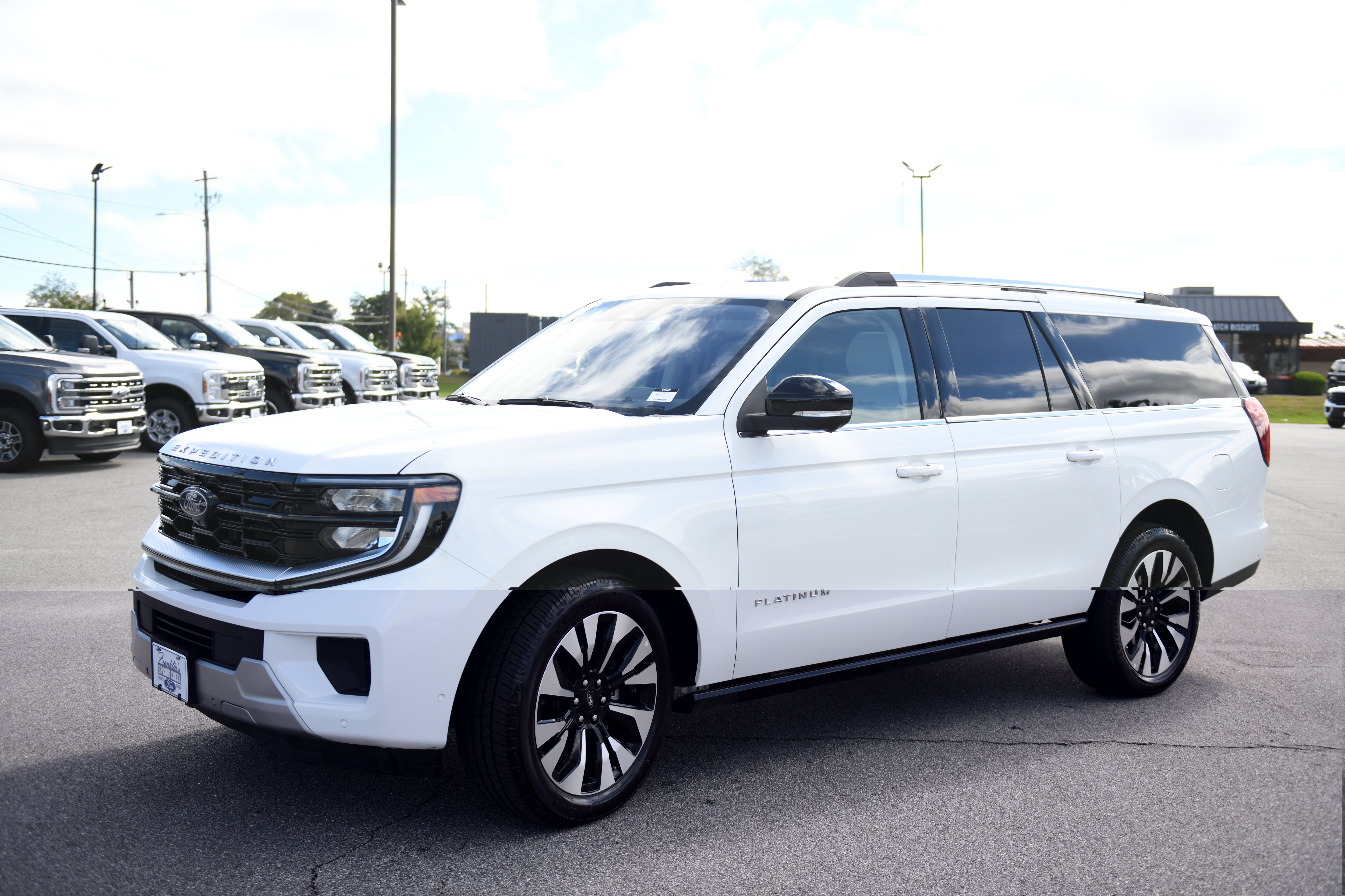 Used 2025 Ford Expedition Max Platinum w/ Driver's Package AWD/4WD image 4