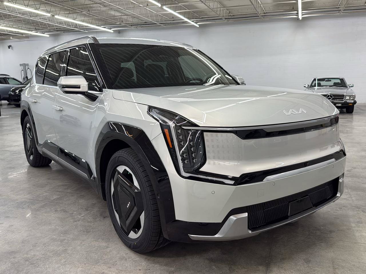 Used 2024 Kia EV9 Land AWD/4WD image 4