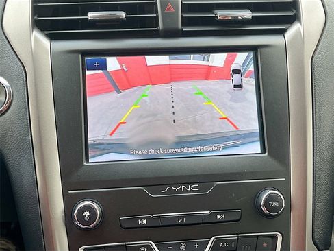 Used 2020 Ford Fusion SE image 13