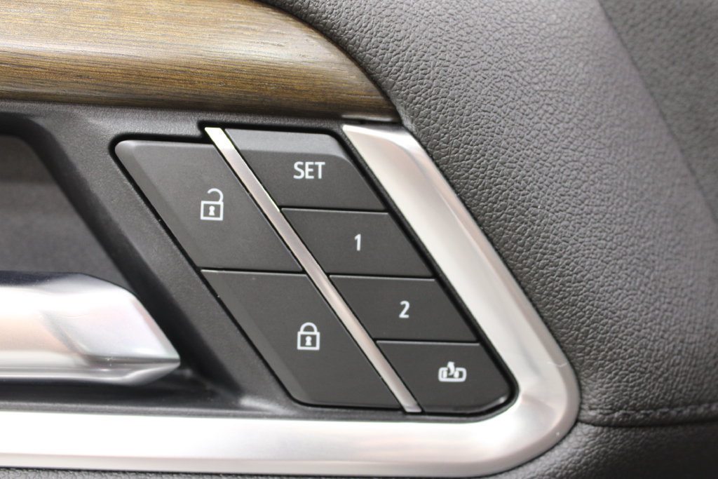 Used 2025 Chevrolet Silverado 1500 High Country w/ High Country Premium Package AWD/4WD image 20
