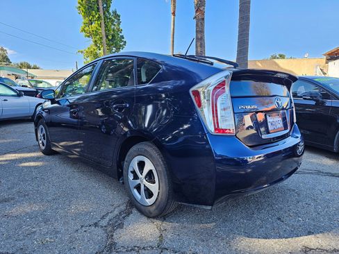 Used 2015 Toyota Prius Four w/ Deluxe Solar Roof Package image 3