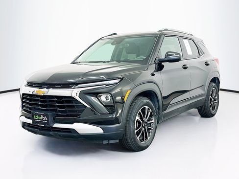 Used 2025 Chevrolet TrailBlazer LT AWD/4WD image 3