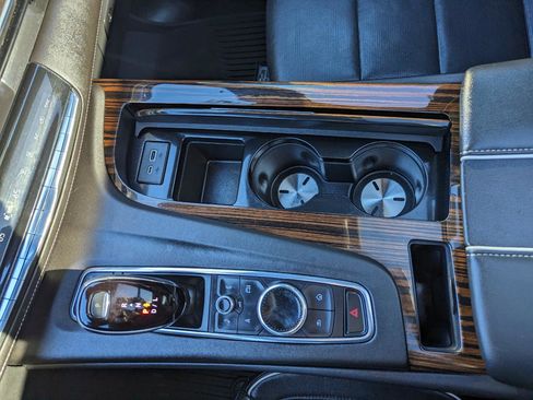 Used 2022 Cadillac Escalade Premium Luxury image 24