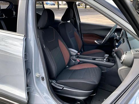 Certified 2023 Nissan Kicks SR image 9