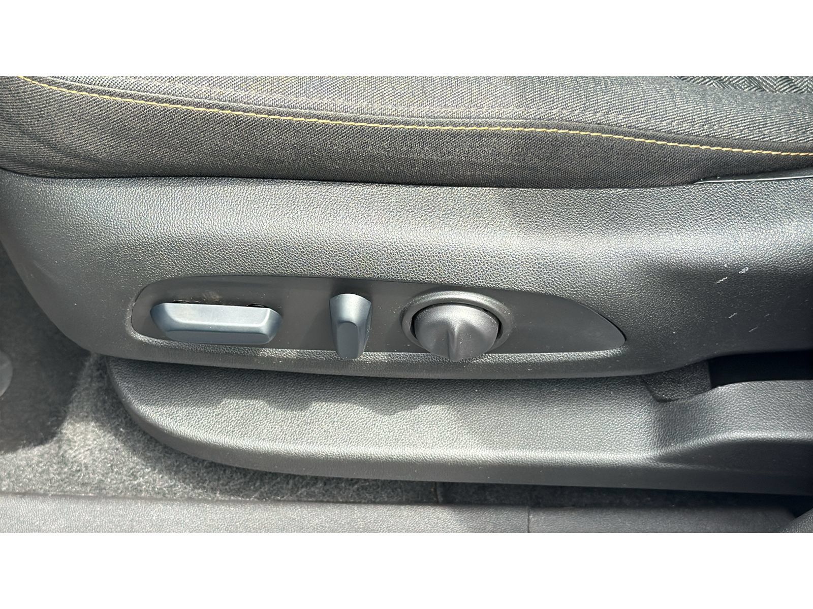 Used 2024 Chevrolet Equinox LT FWD image 31