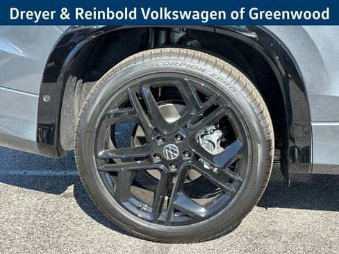 New 2025 Volkswagen Tiguan SE R-Line image 10