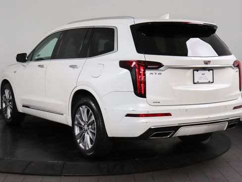Used 2024 Cadillac XT6 Premium Luxury w/ Technology Package AWD/4WD image 4