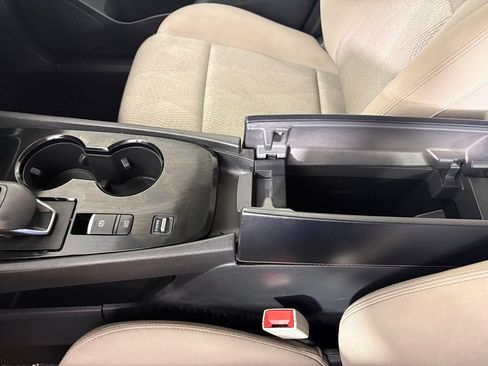 Used 2024 Nissan Rogue SV FWD image 29