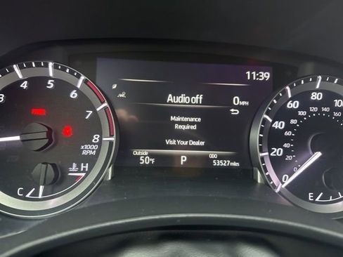 Used 2023 Toyota Highlander LE image 2