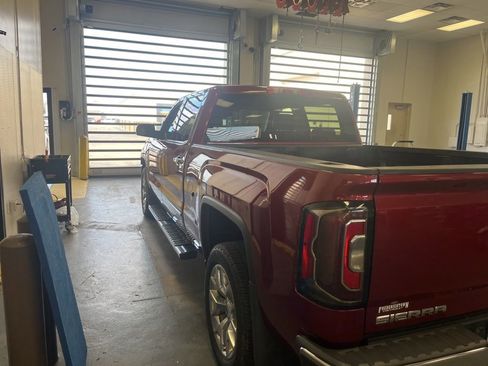 Used 2018 GMC Sierra 1500 SLT w/ SLT Premium Package image 3