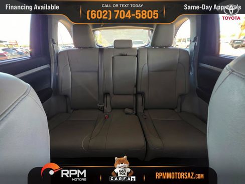 Used 2017 Toyota Highlander XLE w/ Carpet Mat Package FWD image 19
