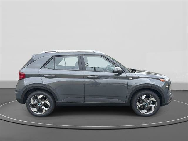 New 2026 Hyundai Venue SEL FWD image 4