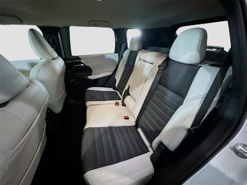 New 2026 Mitsubishi Outlander SE FWD image 17