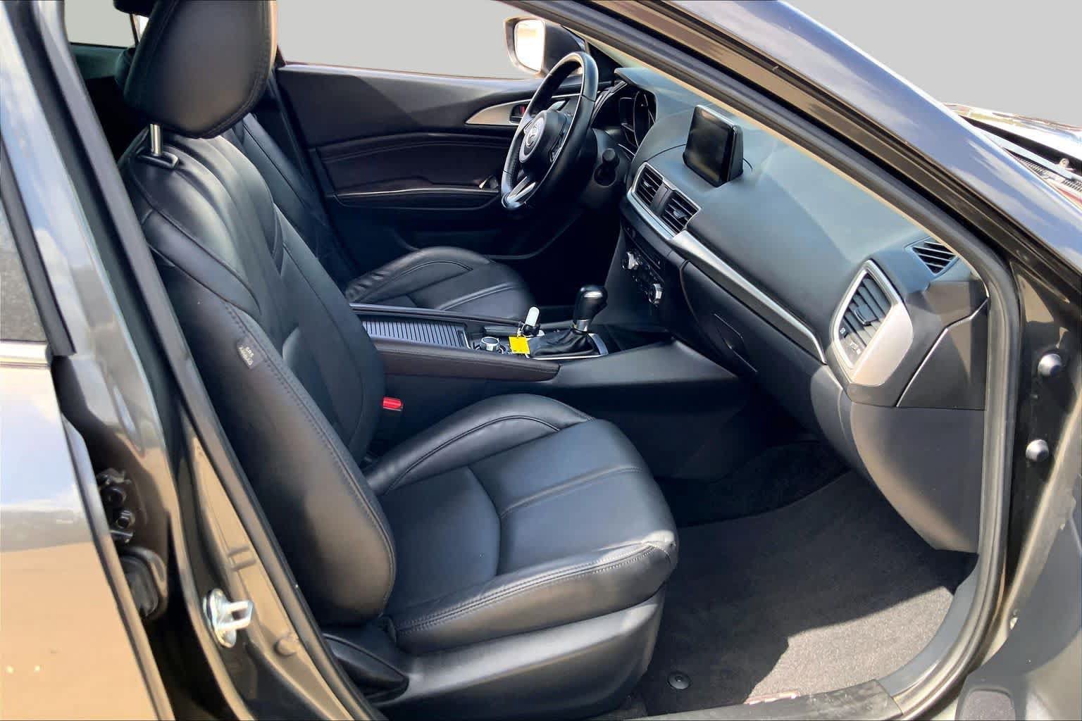 Used 2018 MAZDA MAZDA3 Touring FWD image 9