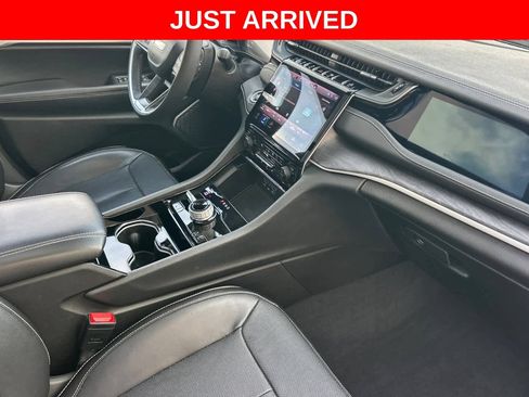 Used 2023 Jeep Grand Cherokee 4WD 4xe w/ Luxury Tech Group II image 17