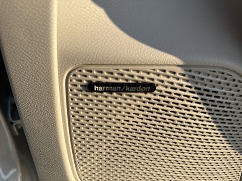 Used 2024 Chrysler Pacifica Limited w/ Uconnect Theater Family Group image 28