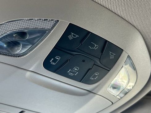 Used 2024 Chrysler Pacifica Touring-L FWD image 32